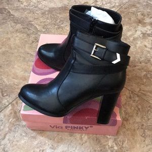 Black heel boots Sz 8 1/2